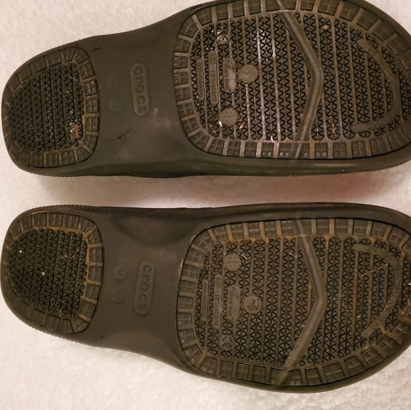 Mens literide by Crocs,  size 12,  black with orange insole. In great condition. - Picture 7 of 8